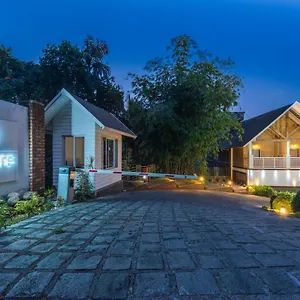 **** Hotel Trivers India